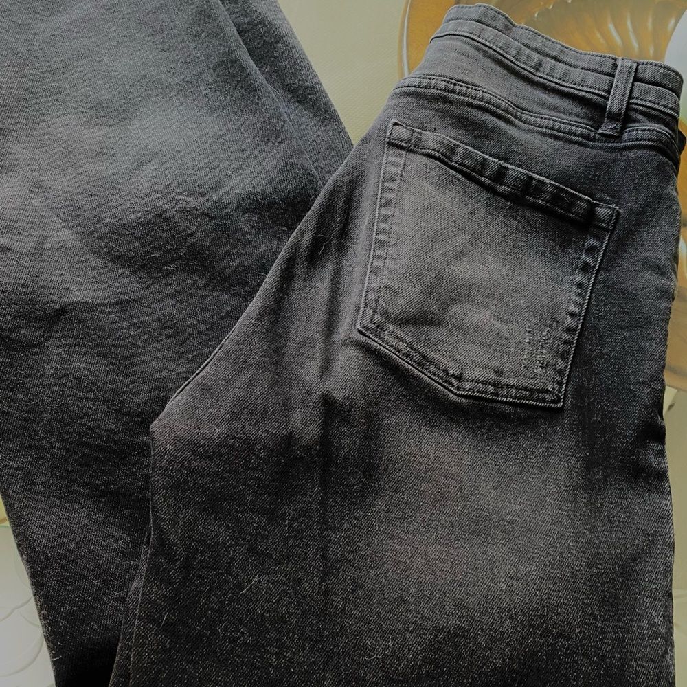 Wild Fable Jeans Hi Rise Ripped knee size 8